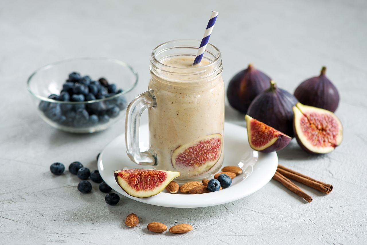 3. Greek Yogurt with Honey and Nuts (image credits: pixabay)