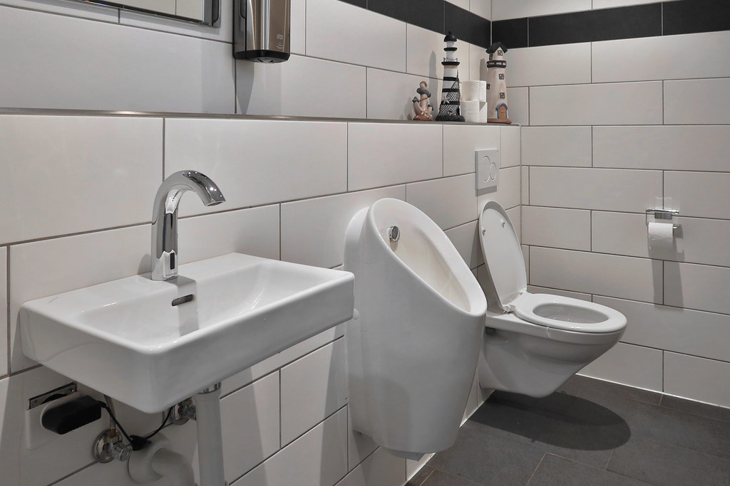 The Franchise Challenge: Maintaining Standards Across Locations (image credits: flickr)