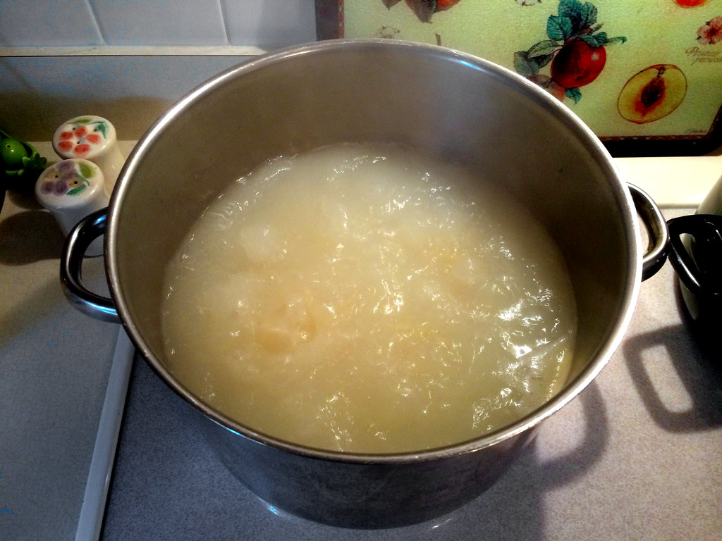 Using the Wrong Cooking Vessels (image credits: flickr)