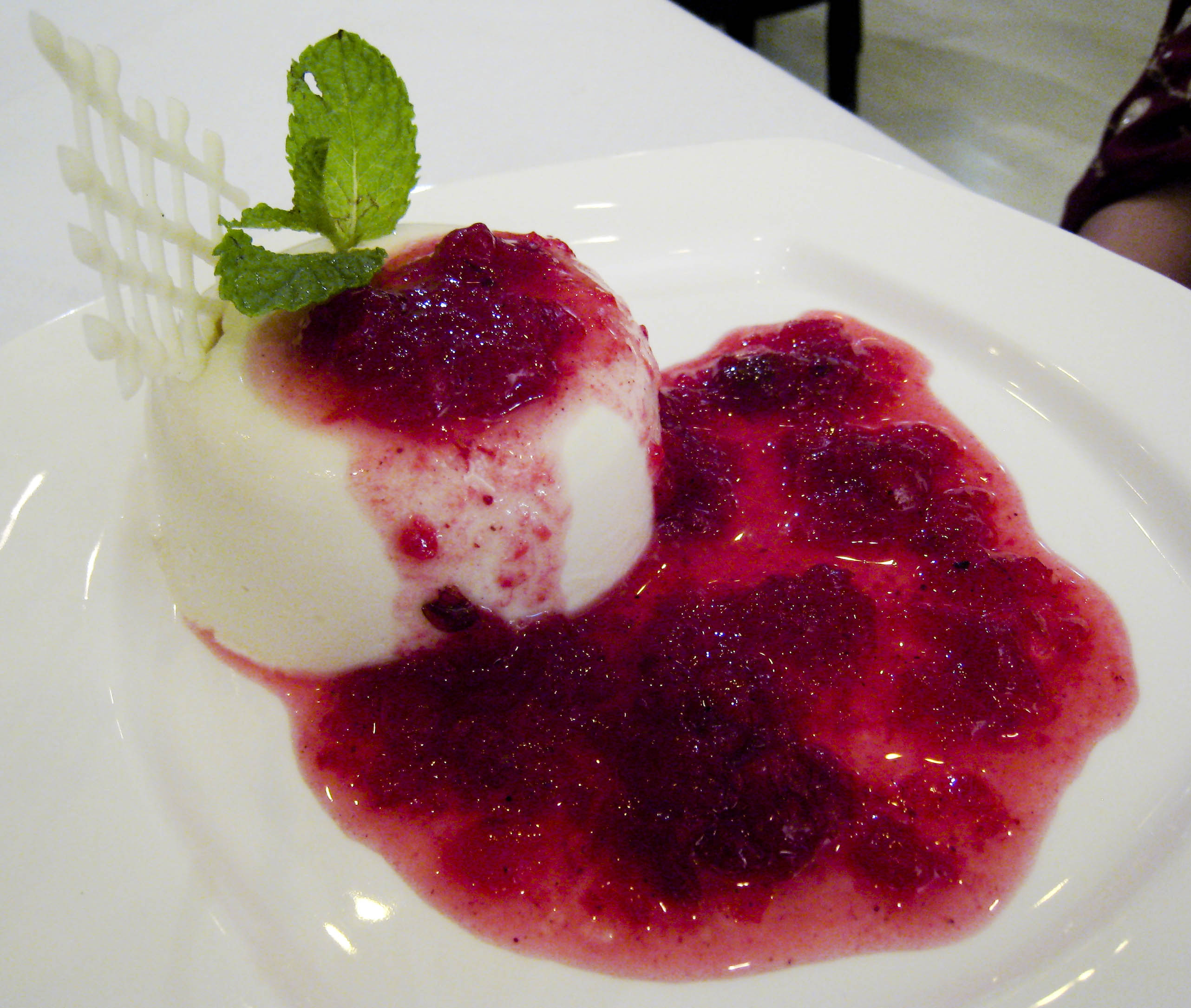 Vanilla Bean Panna Cotta (image credits: wikimedia)