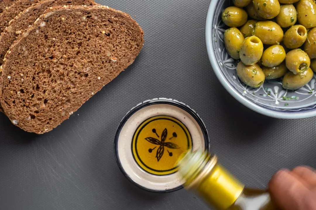 What Authentic Olive Oil Should Actually Taste Like (Image Credits: Unsplash)