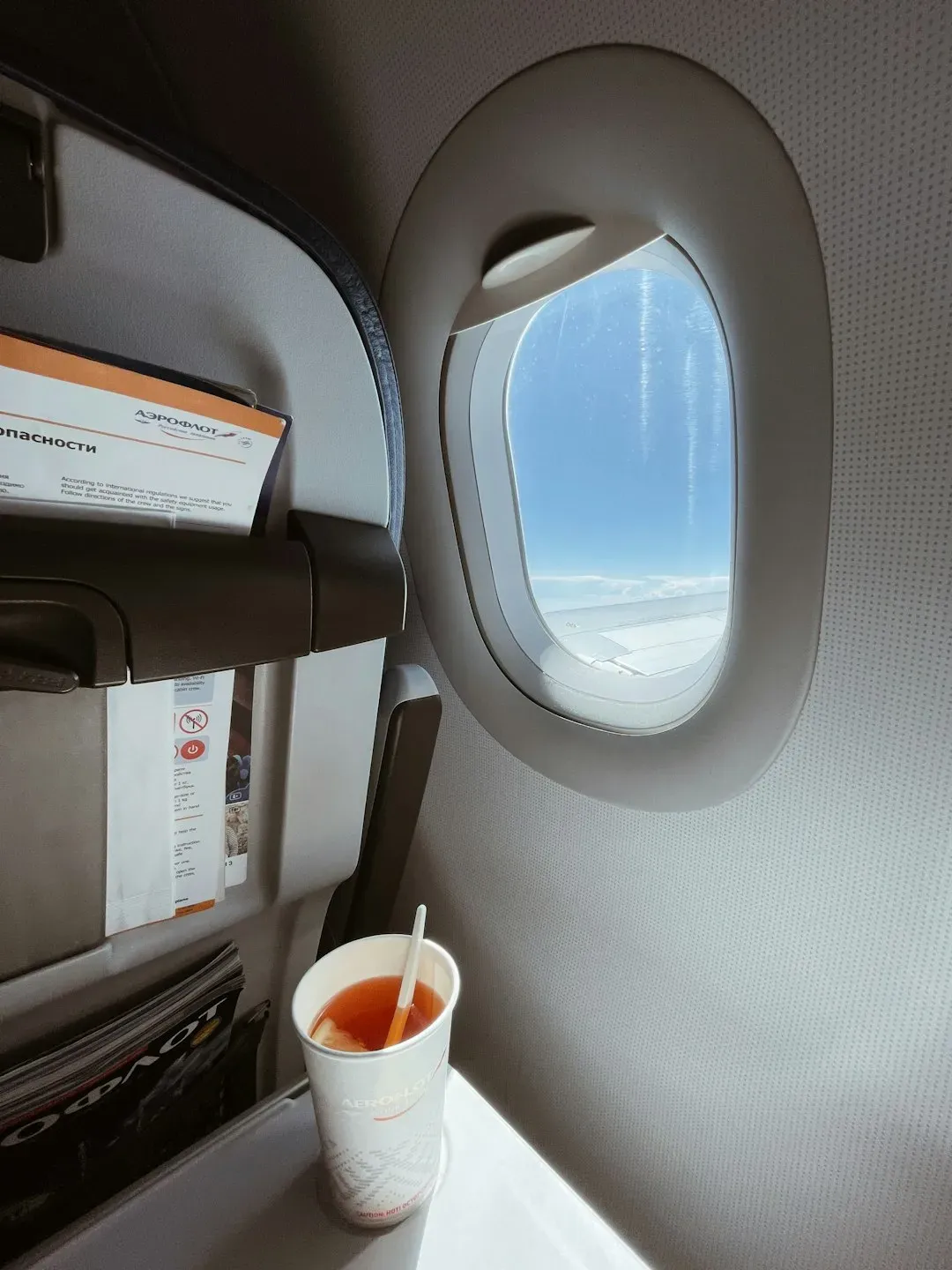 3. Never Hold Hot Drinks or Hot Food During Turbulence (Image Credits: Unsplash)
