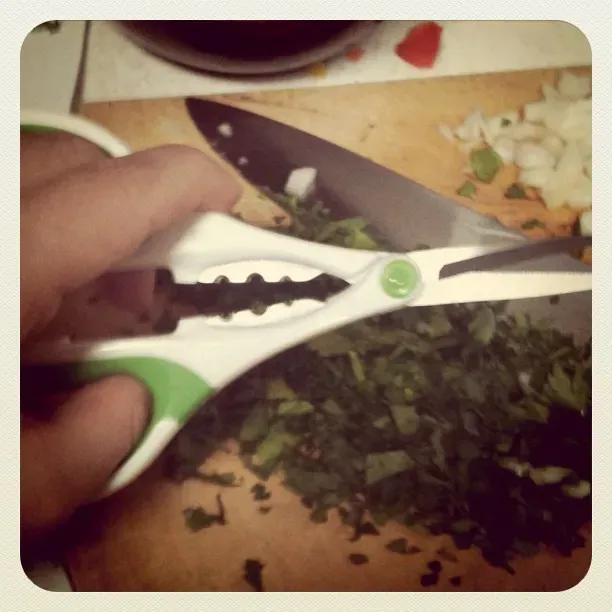 Herb Strippers Reduce Repetitive Hand Strain (Image Credits: Flickr)