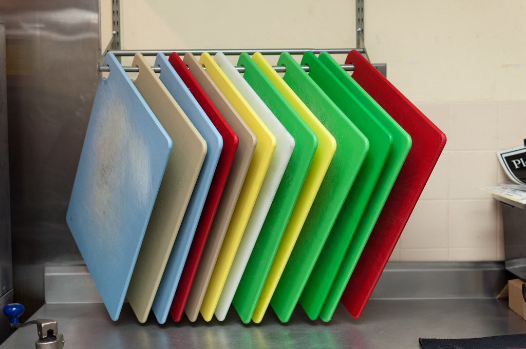Stacking Cutting Boards Flat After Washing (image credits: flickr)