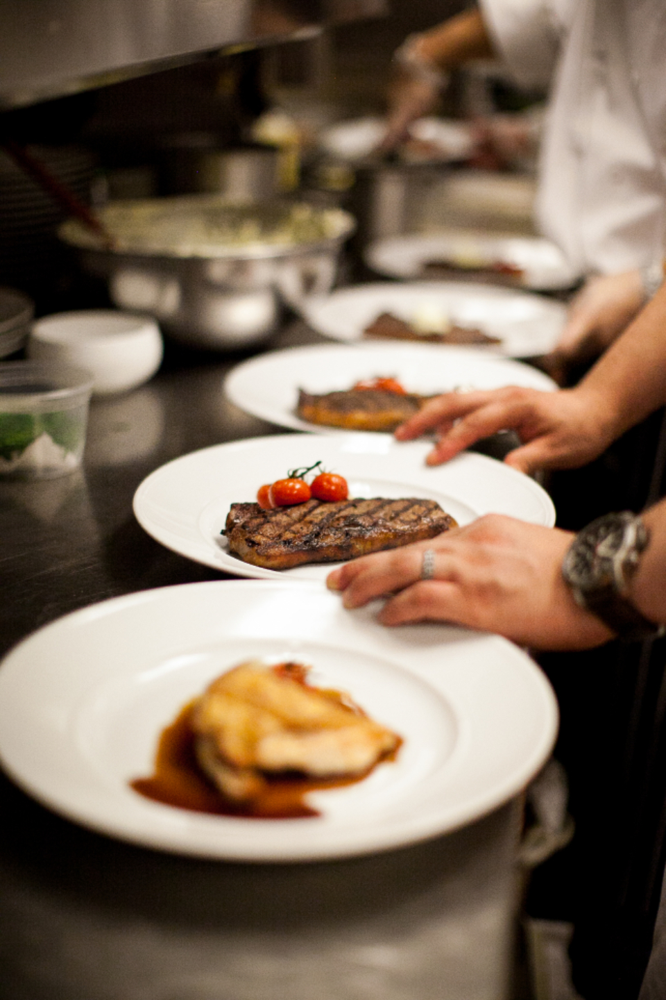 Hawaii's Ray's Cafe Defies Island Pricing (image credits: stocksnap)