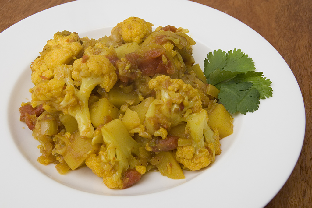 6. Spiced Cauliflower and Red Lentil Curry (image credits: wikimedia)