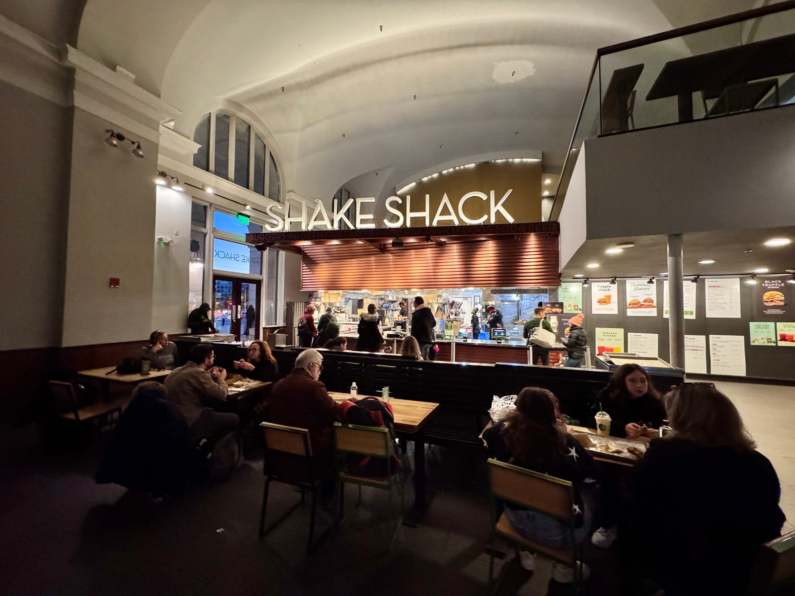 Shake Shack: Premium Ingredients Meet Fast-Casual Innovation (Image Credits: Wikimedia)