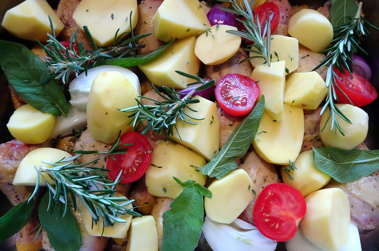 Greek Sheet Pan Chicken with Roasted Vegetables (Image Credits: Pixabay)