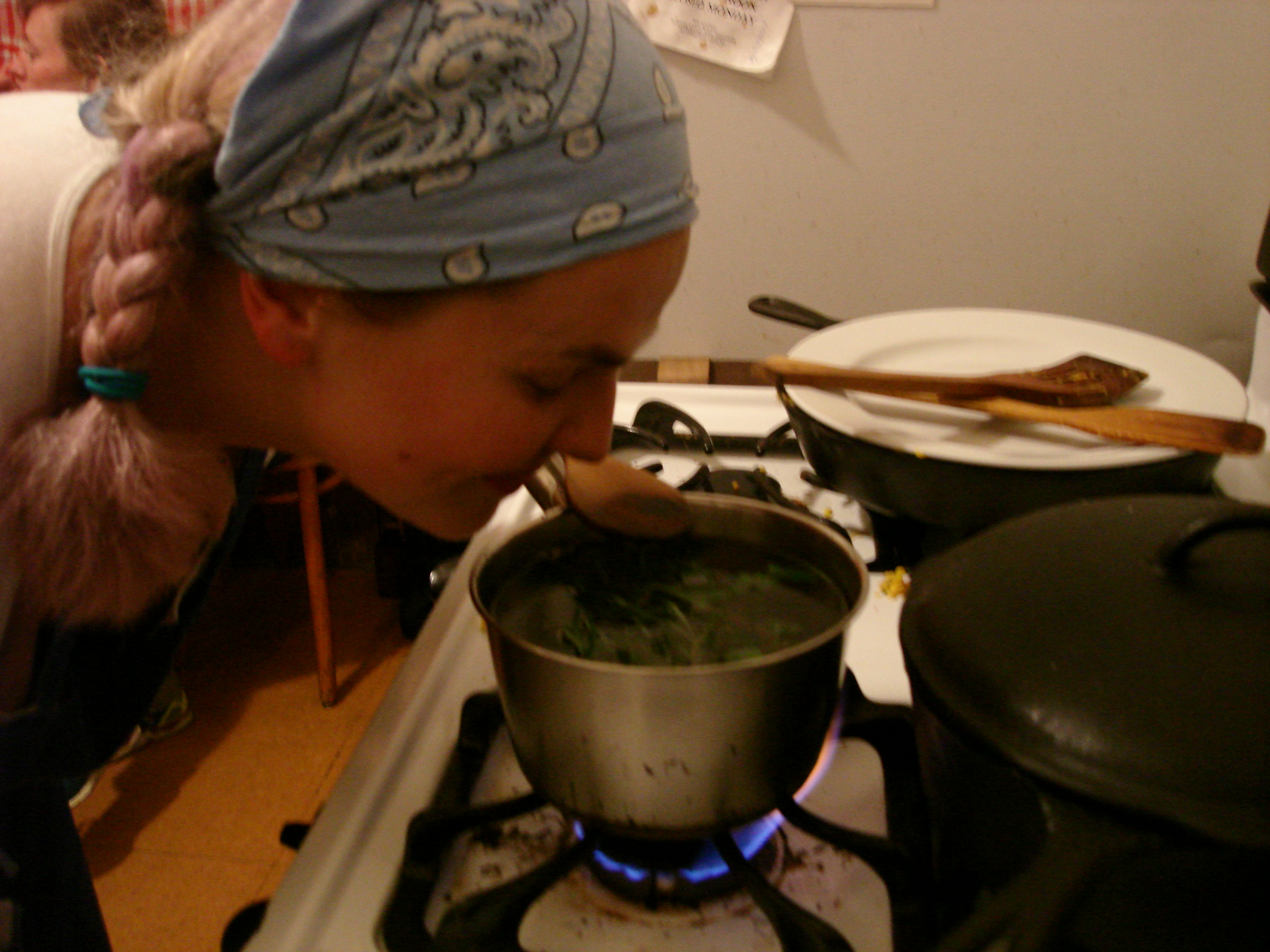 Cooking at Home vs. Dining Out (image credits: wikimedia)