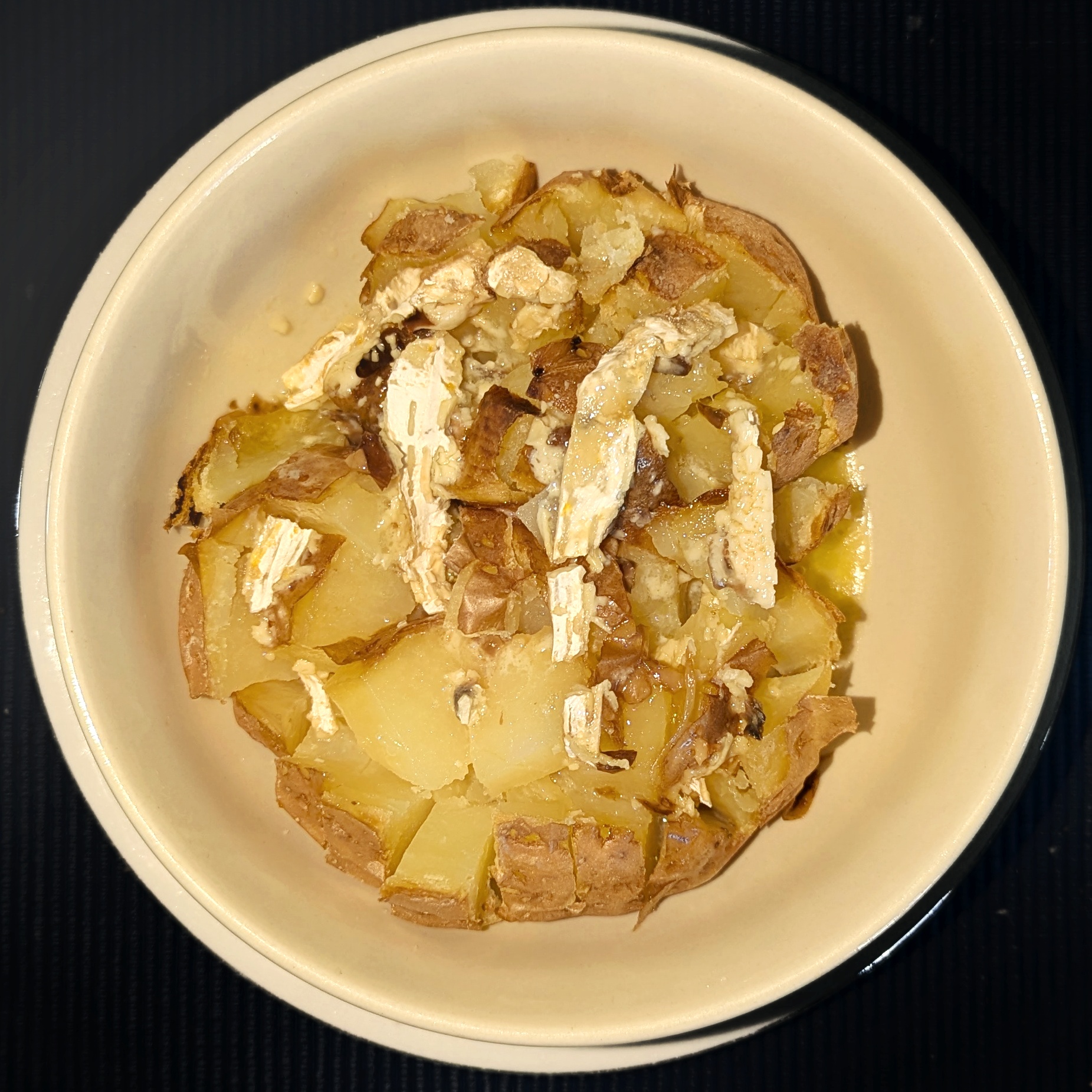 Baked Brie Bites (image credits: By Daderot, CC0, https://commons.wikimedia.org/w/index.php?curid=161067877)