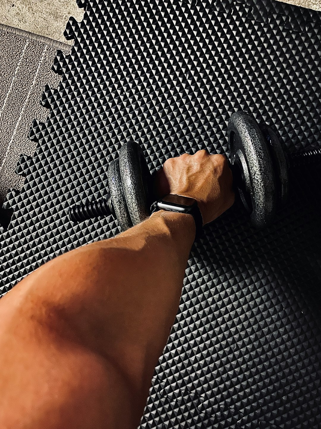 Leg Press with Excessive Weight (image credits: unsplash)