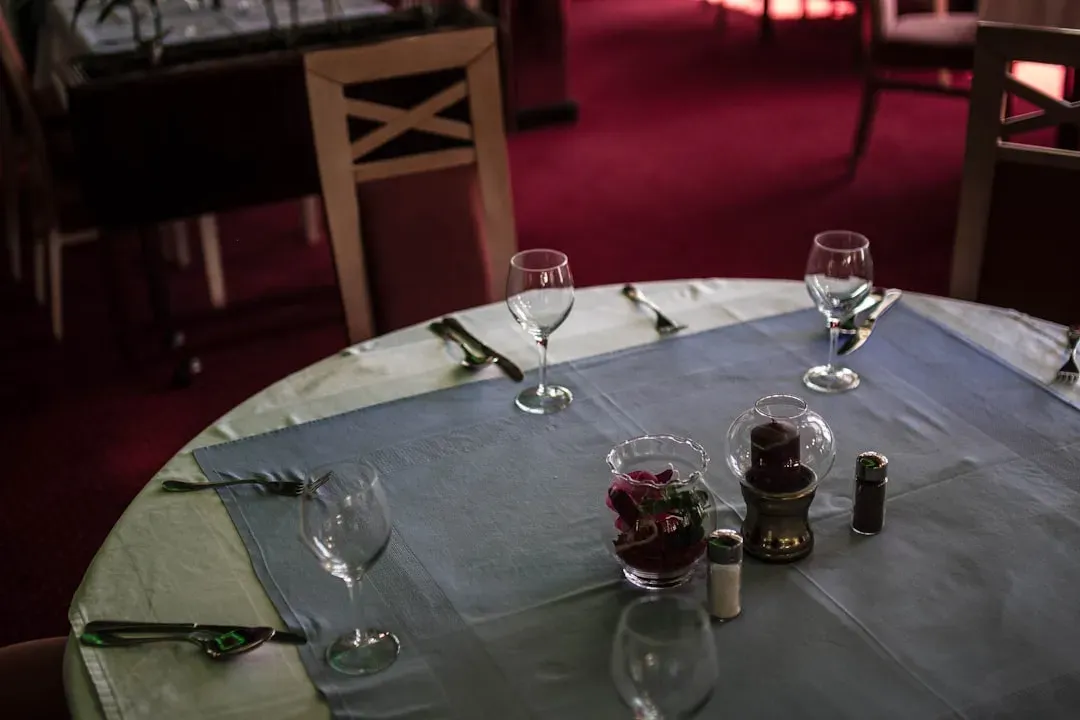 Cleanliness of Visible Surfaces and Menus (Image Credits: Unsplash)