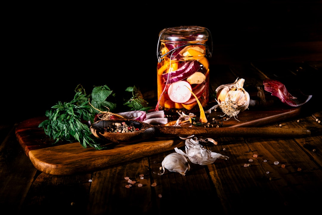 Peel Garlic Quickly by Shaking It in a Jar (image credits: unsplash)
