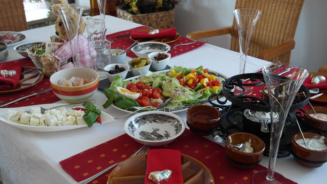 Family-Style Serving: Encouraging Healthy Choices Together (image credits: pixabay)