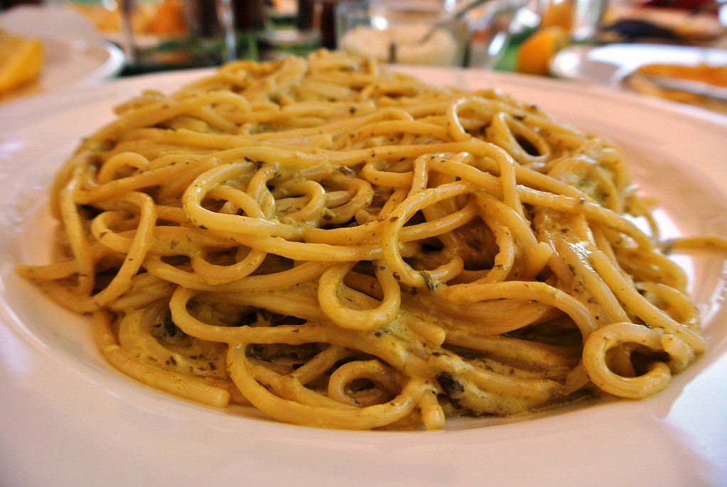 Adding Oil to Pasta Water Prevents Sticking (image credits: flickr)