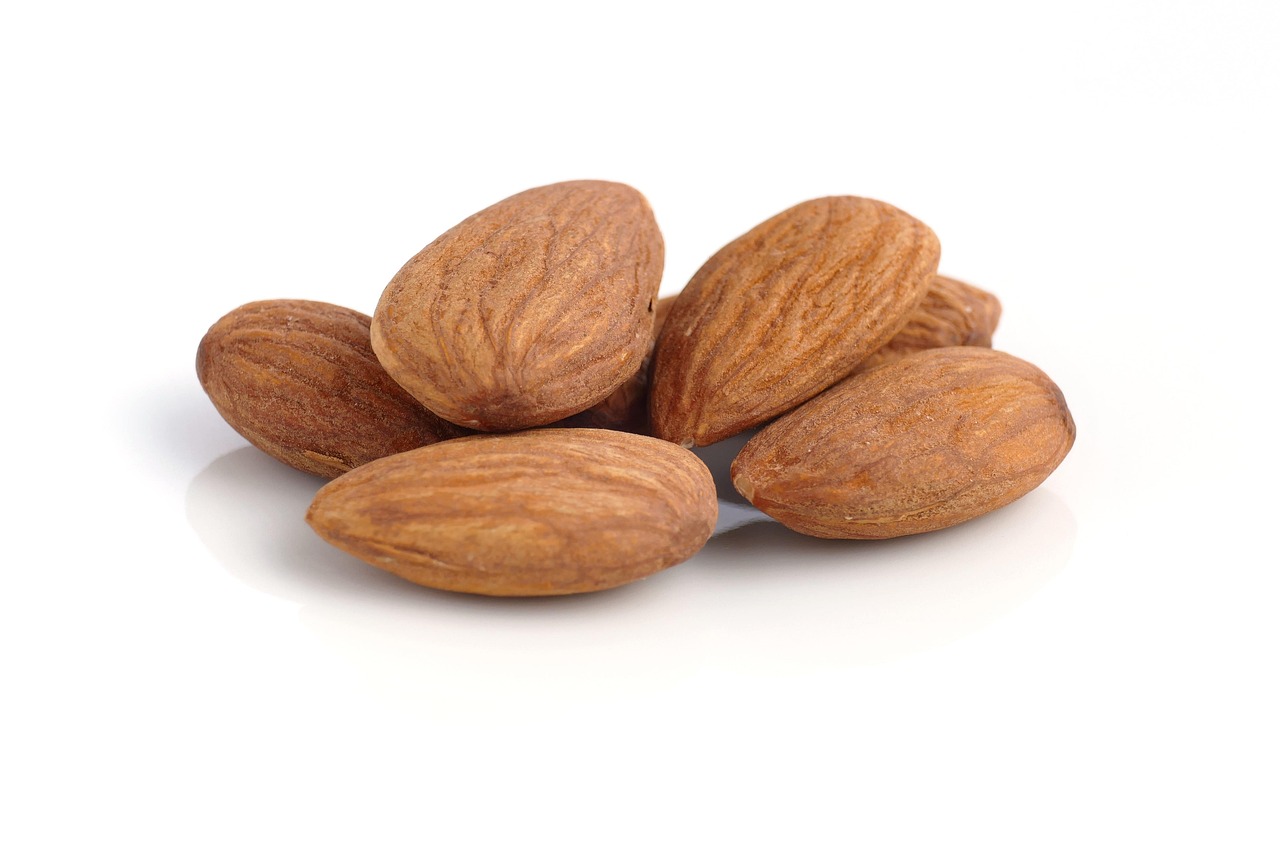 Almonds: Small Nuts, Massive Impact (image credits: pixabay)