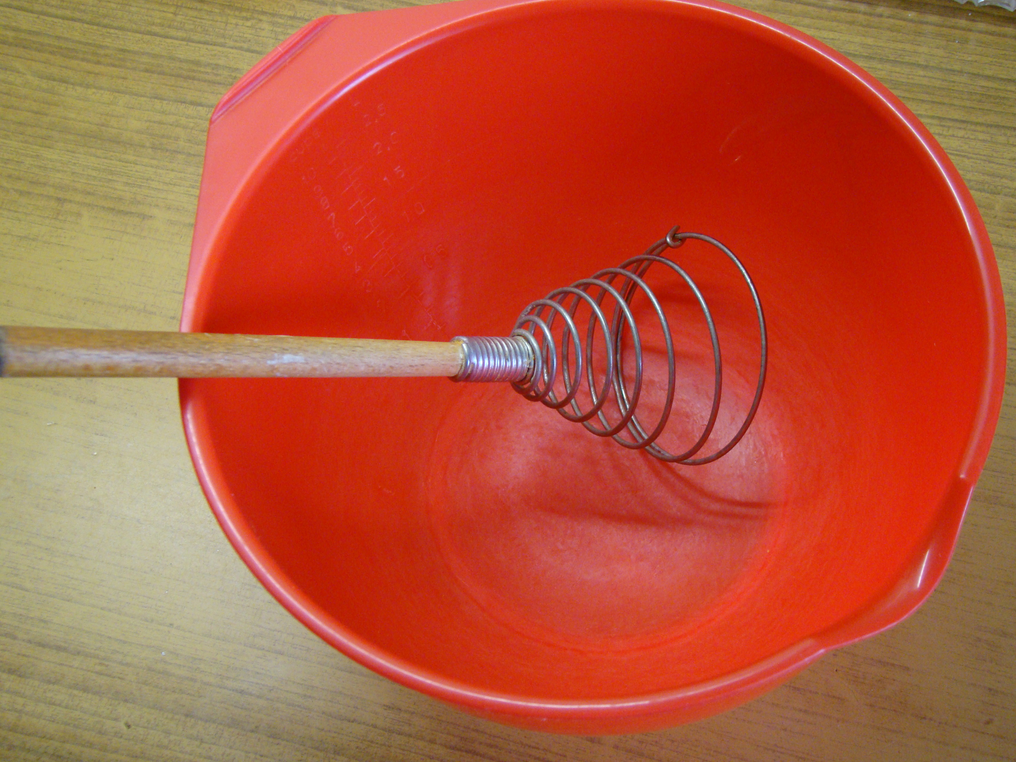 Plastic Mixing Bowls: A Kitchen Staple Under Scrutiny (image credits: wikimedia)