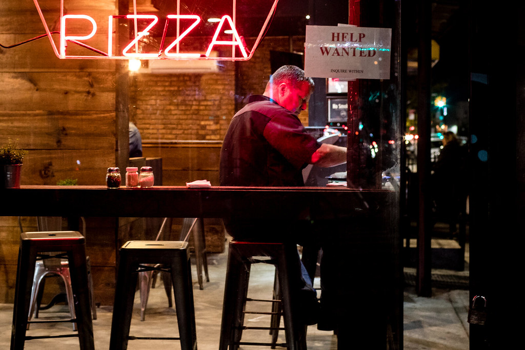 Eating Late at Night Disrupts Metabolism (image credits: flickr)