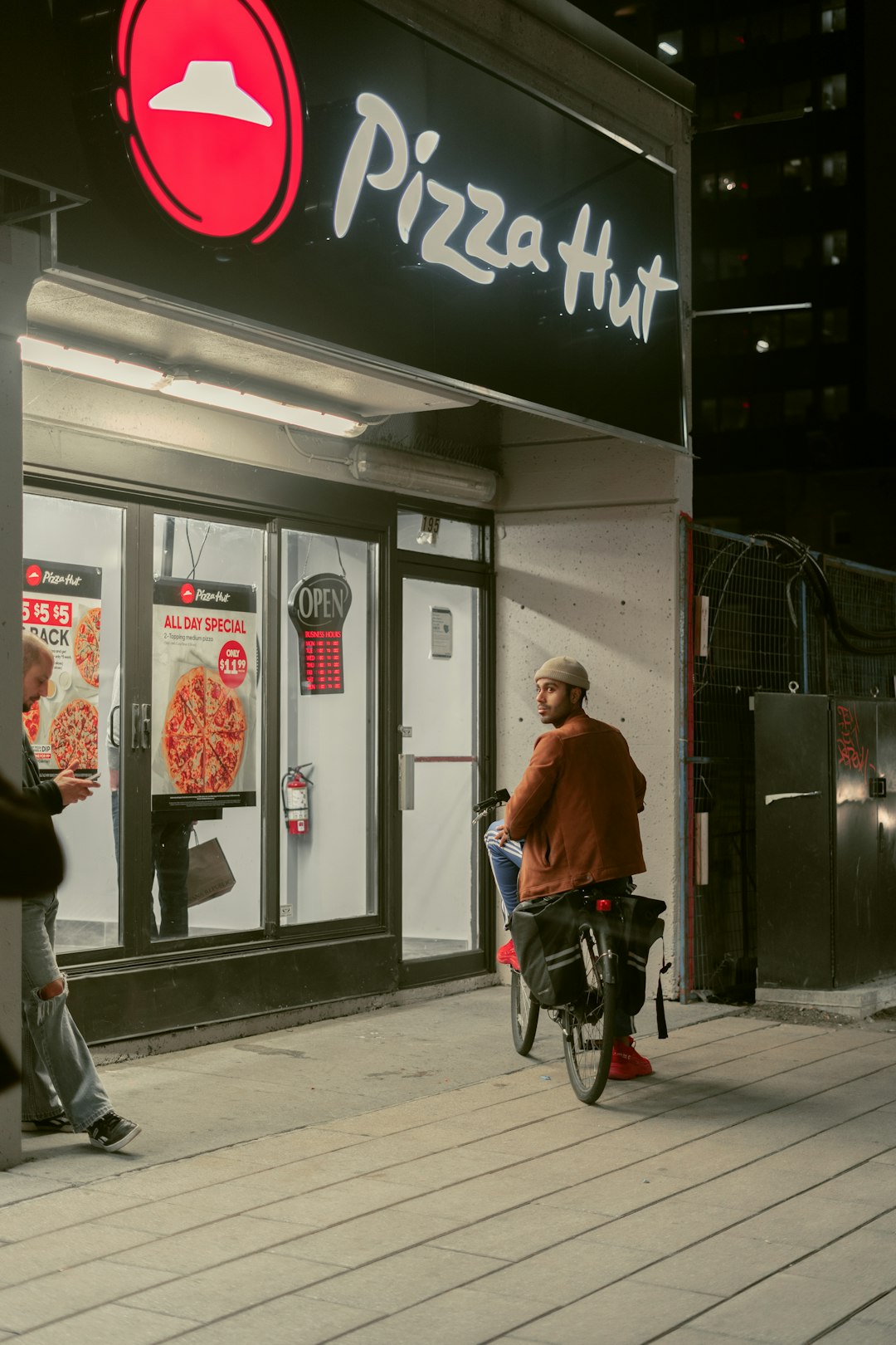 Pizza Hut - The Decline of the Pizza Giant (image credits: unsplash)