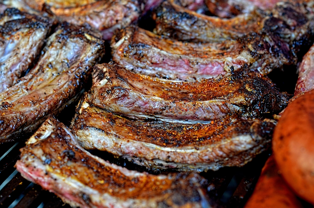 Pork Ribs - The Crowd Pleasing Value Play (image credits: rawpixel)