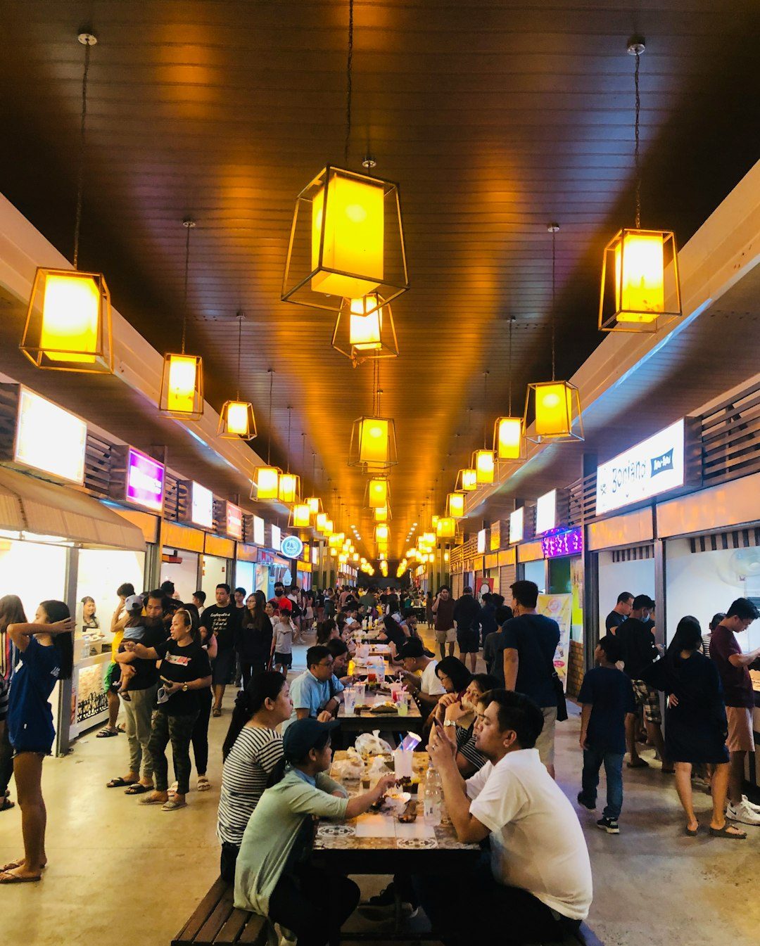 Singapore: Small Nation, Massive Appetite for Dining Out (Image Credits: Unsplash)