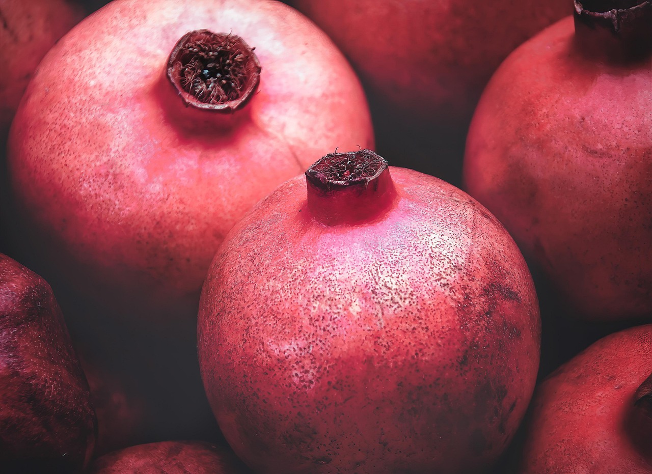 Pomegranates: Juicy Gems for Lowering Blood Pressure (image credits: pixabay)