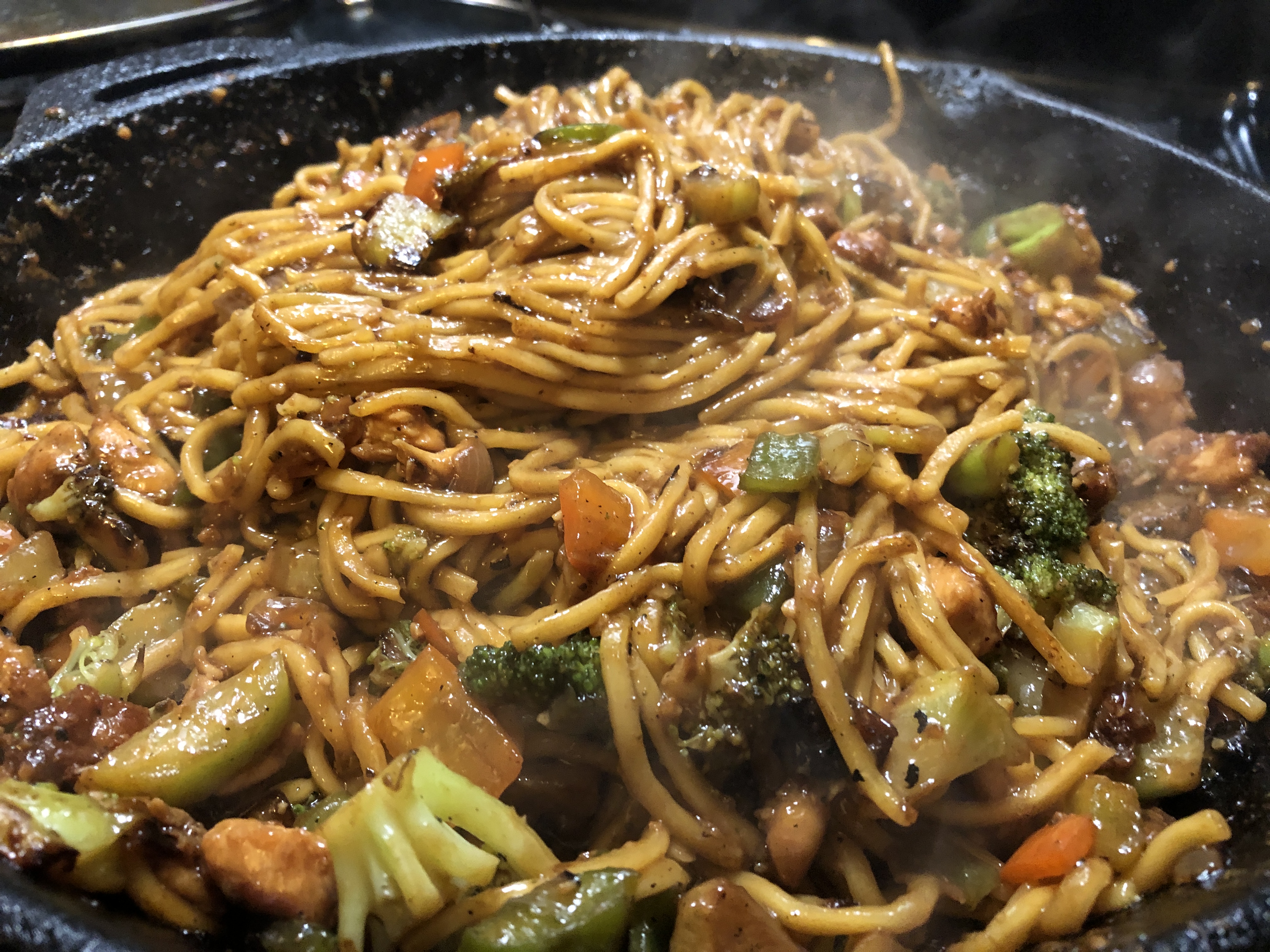 15-Minute Lo Mein That Crushes Your Favorite Takeout (image credits: rawpixel)