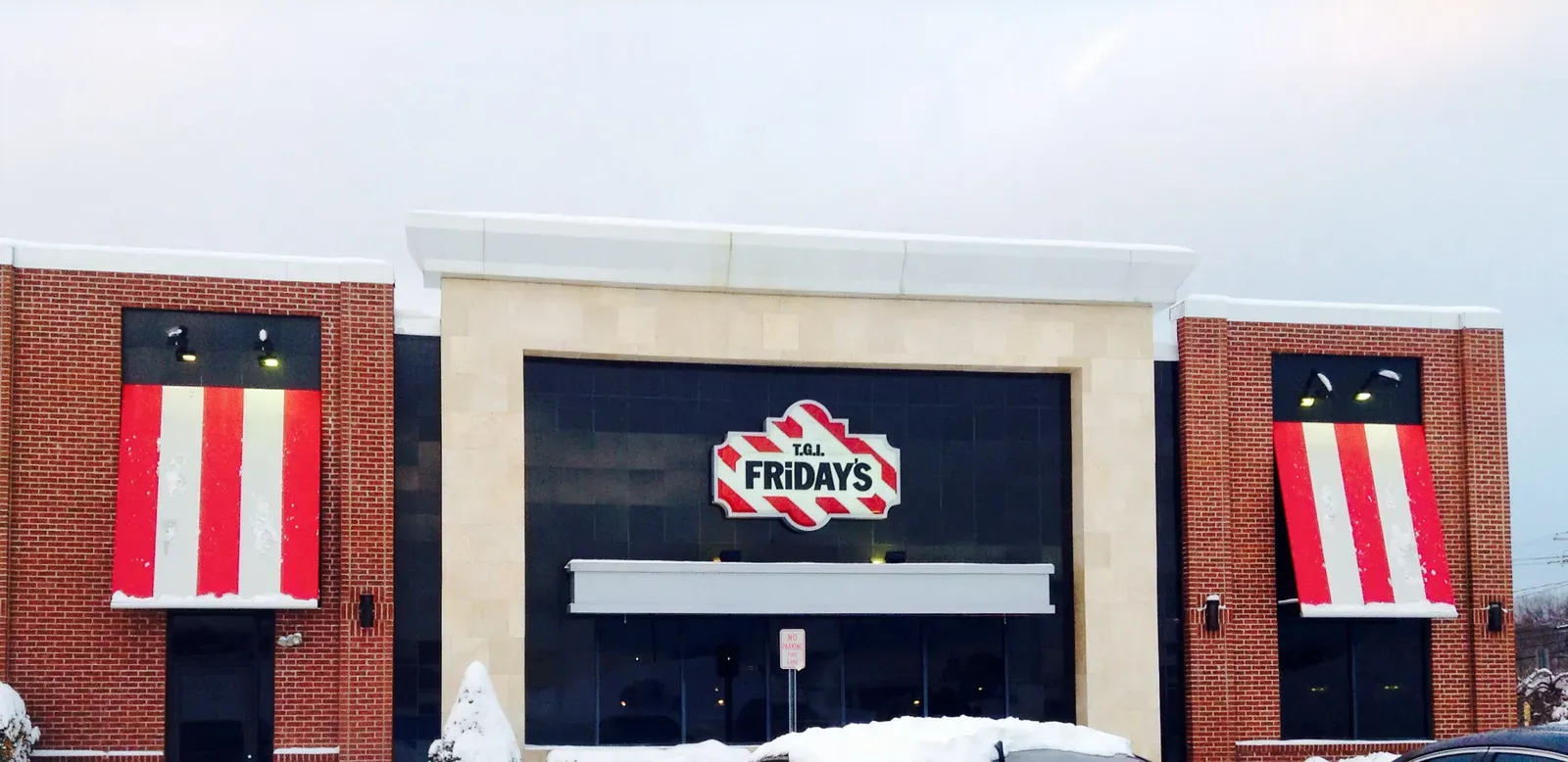 2. TGI Fridays - Bankruptcy and a Vanishing Footprint (TGI Friday's Restaurant, CC BY 2.0)