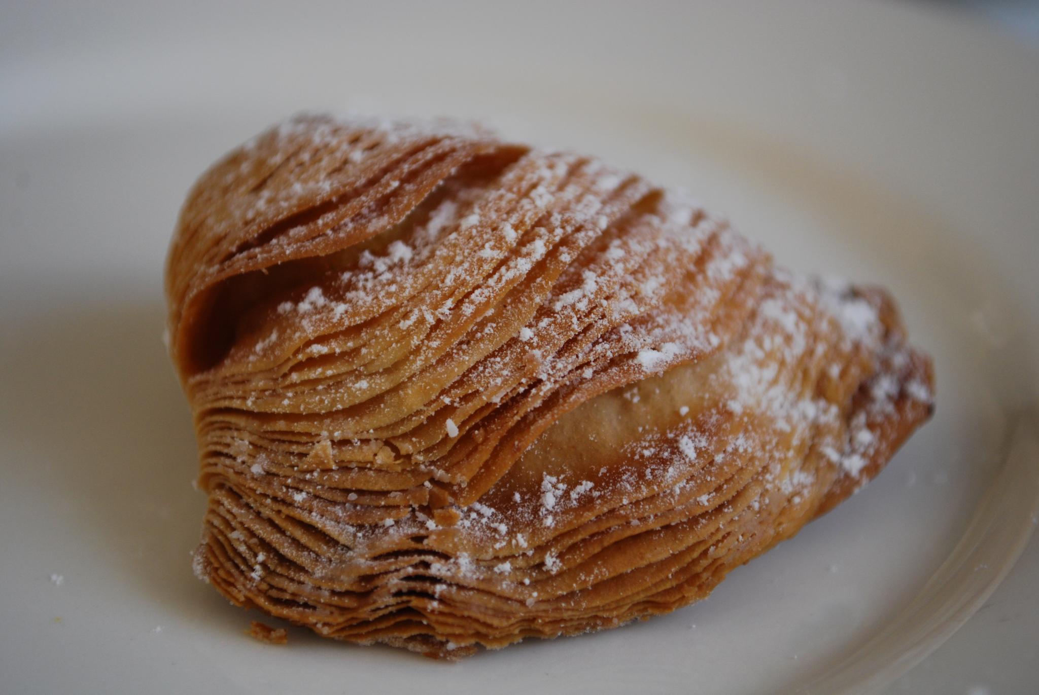 Sfogliatella - Naples' Flaky Shell-Shaped Marvel (image credits: By Alpha, CC BY-SA 2.0, https://commons.wikimedia.org/w/index.php?curid=54927012)