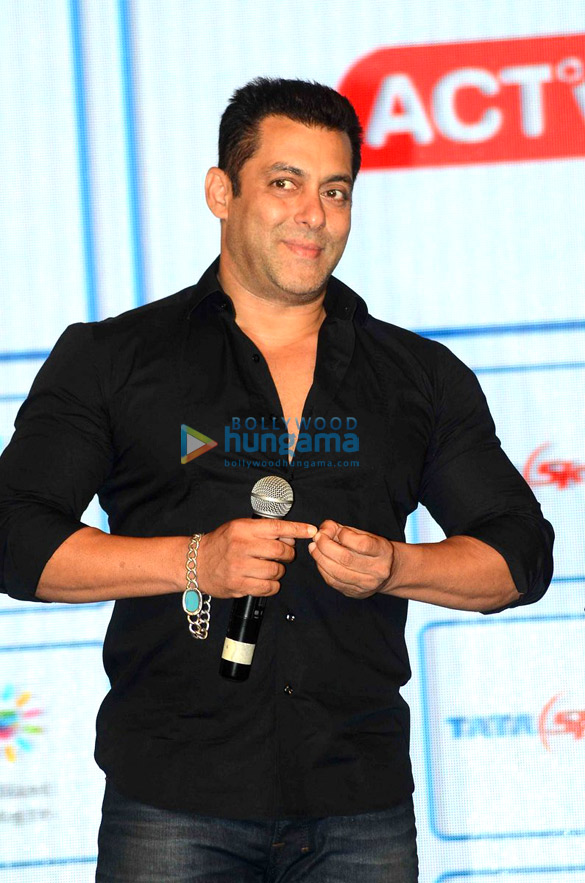 Influence of Celebrity Endorsements (image credits: wikimedia)