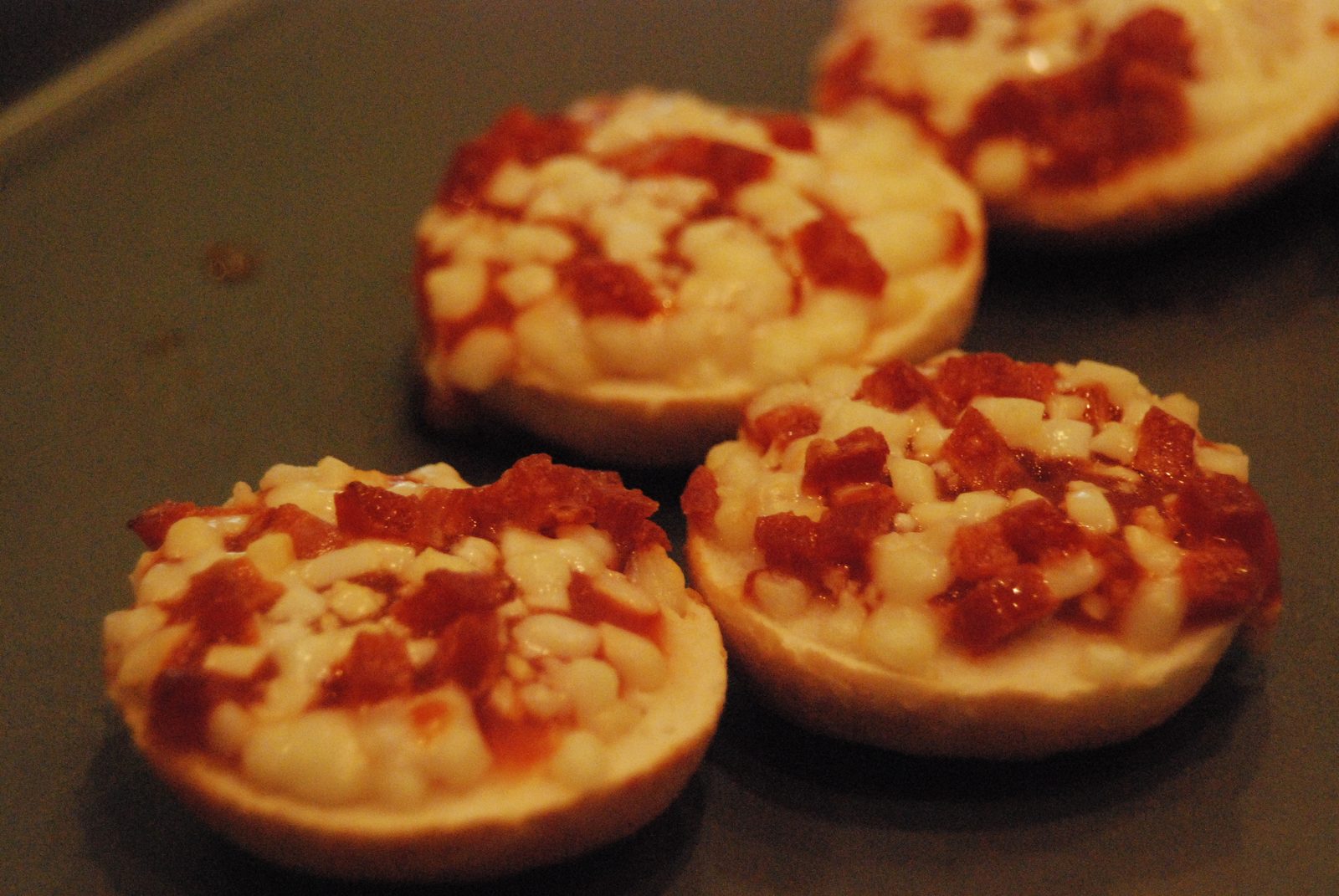 Pizza Bagels (image credits: wikimedia)