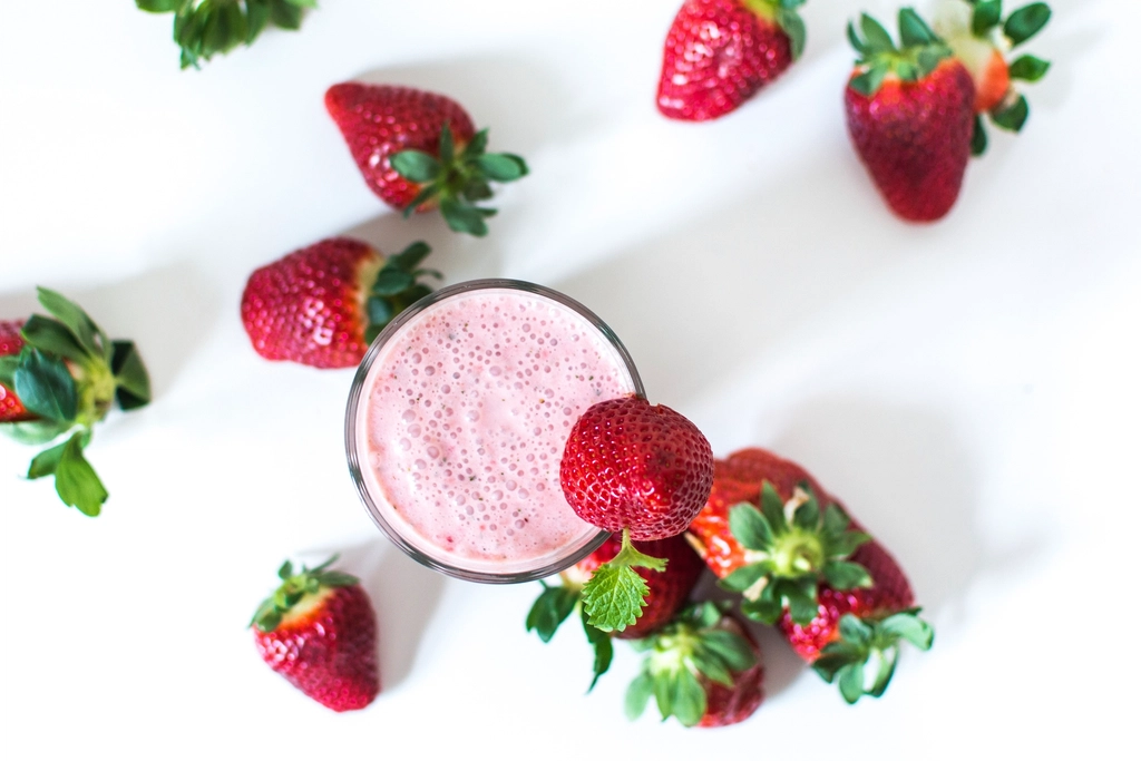Korean Strawberry Milk With Three Ingredients (image credits: rawpixel)