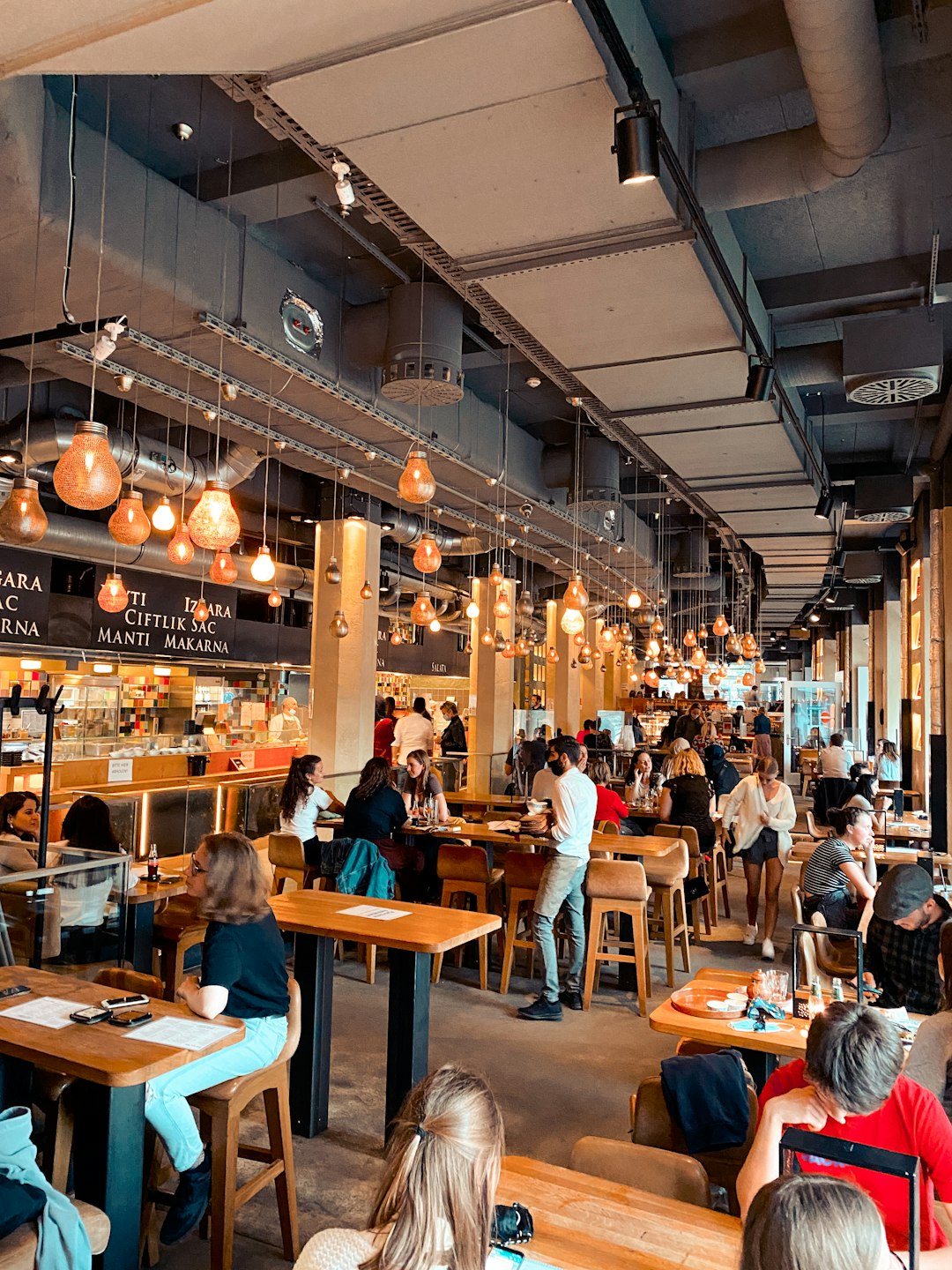 The Strategic Power of Lunch Hours (image credits: unsplash)