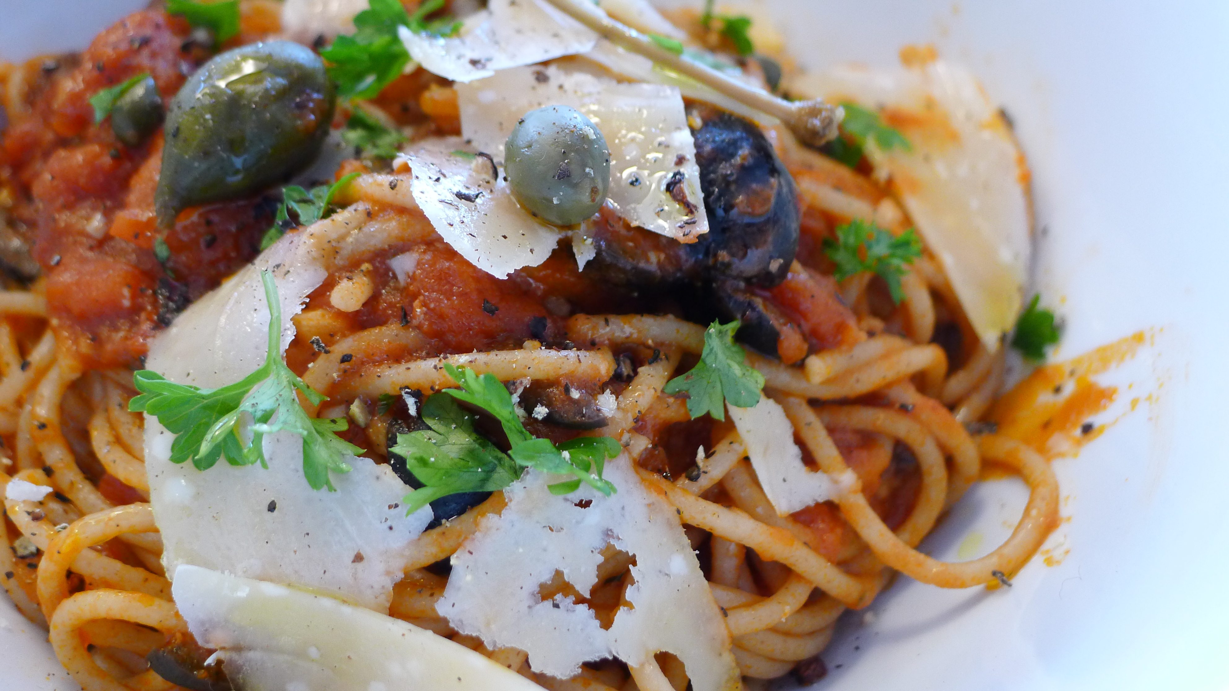 Spaghetti Aglio e Olio (image credits: wikimedia)