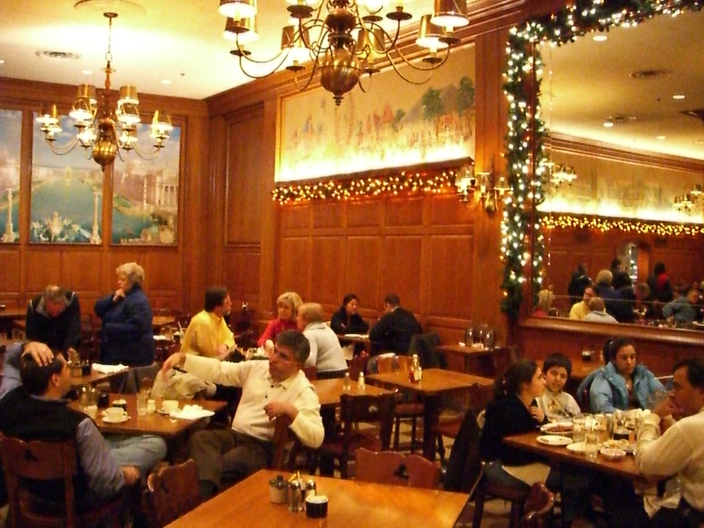 His Go-To Chicago Restaurants That Locals Love (image credits: flickr)