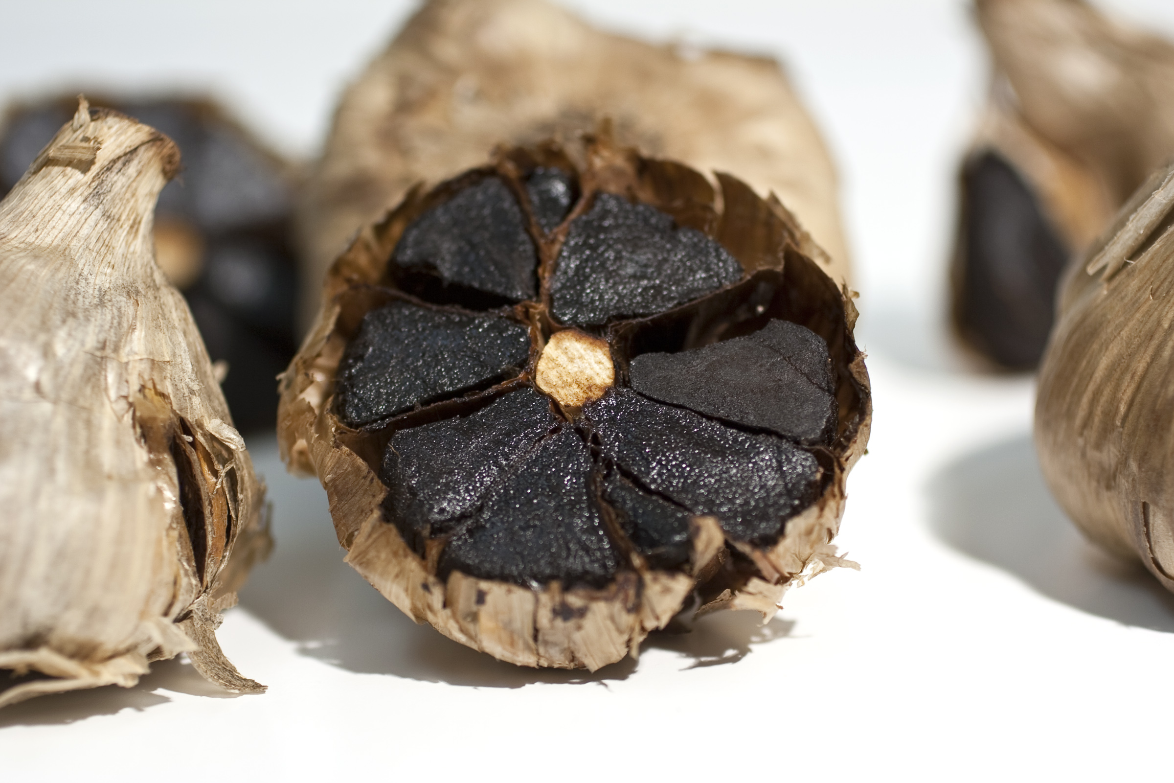 Black Garlic: Aged Flavor, Enhanced Benefits (image credits: wikimedia)