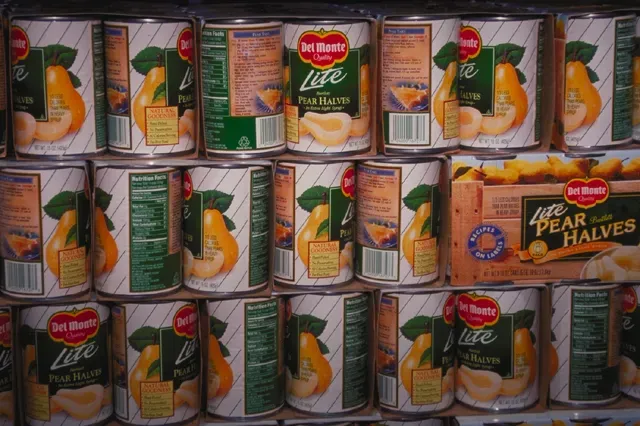 Canned Fruit Cocktail (Image Credits: Wikimedia)
