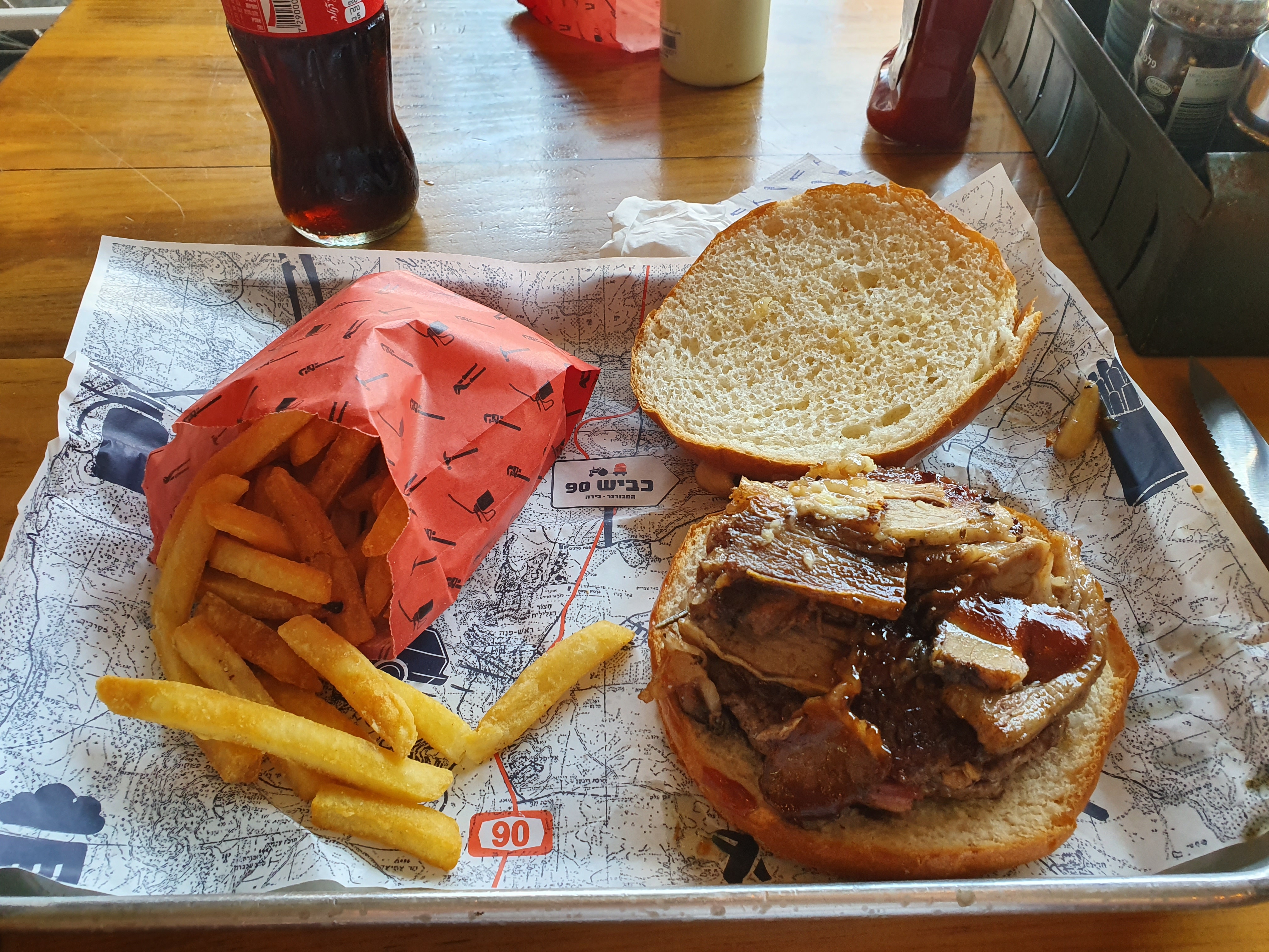 Myth 5: Small Frequent Meals from Fast Food Boost Your Metabolism (image credits: By Theipu, CC0, https://commons.wikimedia.org/w/index.php?curid=81540616)
