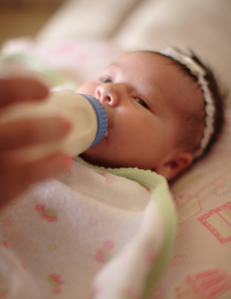 Breast Milk and Formula: Baby's Hidden Danger (image credits: flickr)