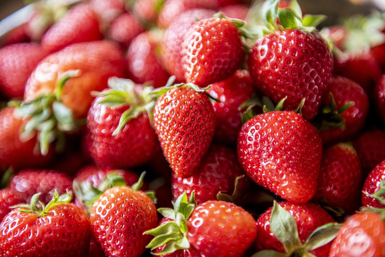 Strawberries: Vitamin C + Heart Helper (image credits: pixabay)
