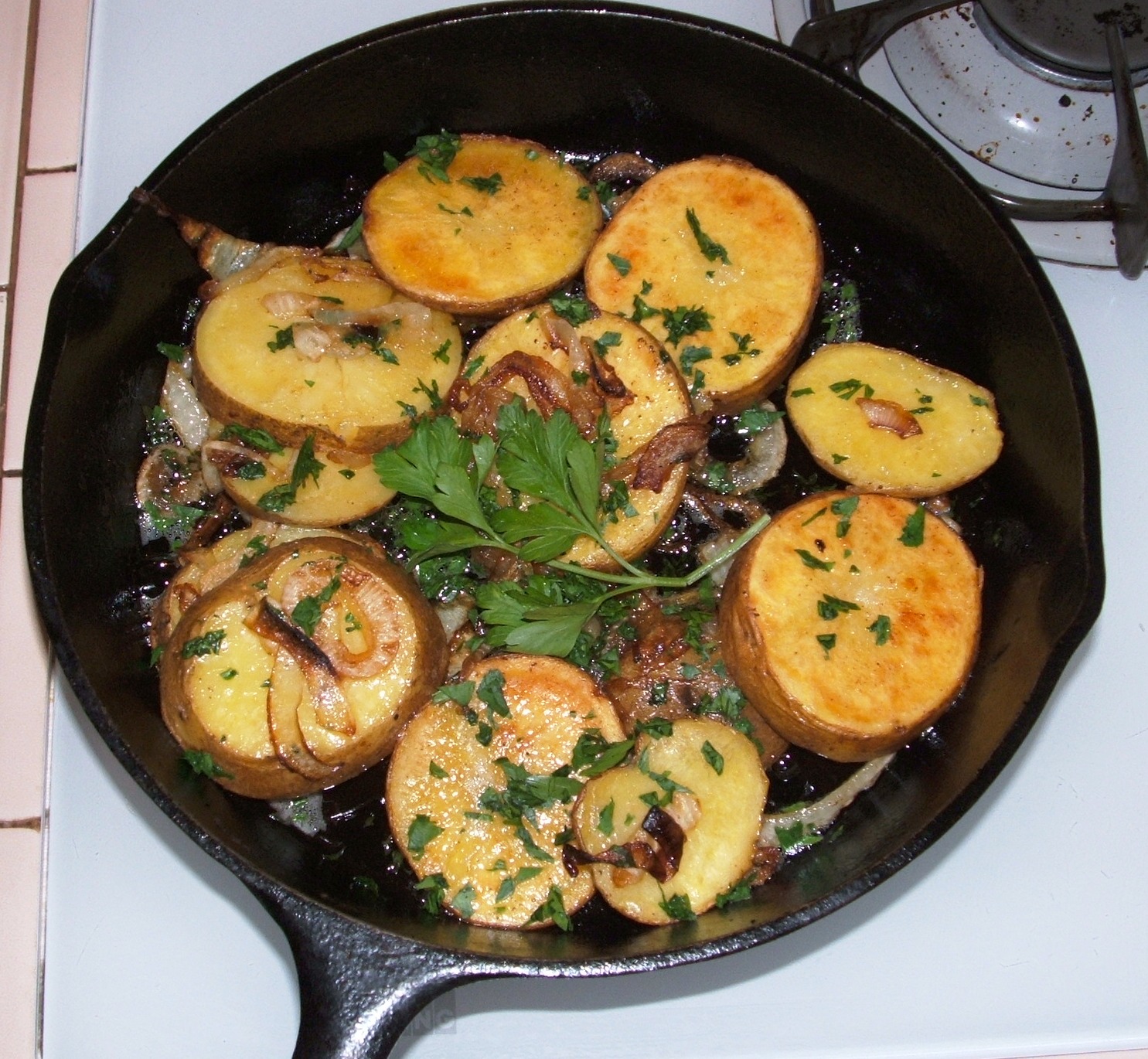 Southern Fried Potatoes and Onions: Breakfast Gold (image credits: wikimedia)