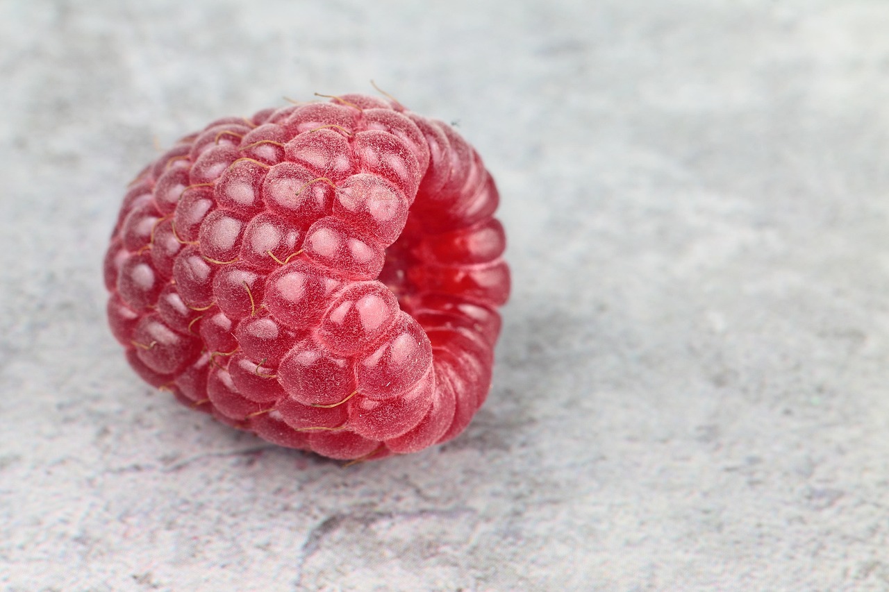 Raspberries: Fiber and Flavor in Every Bite (image credits: pixabay)