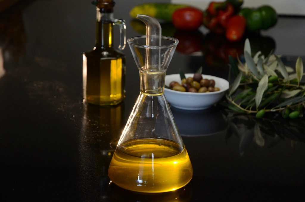 Mediterranean Olive Oil (image credits: rawpixel)