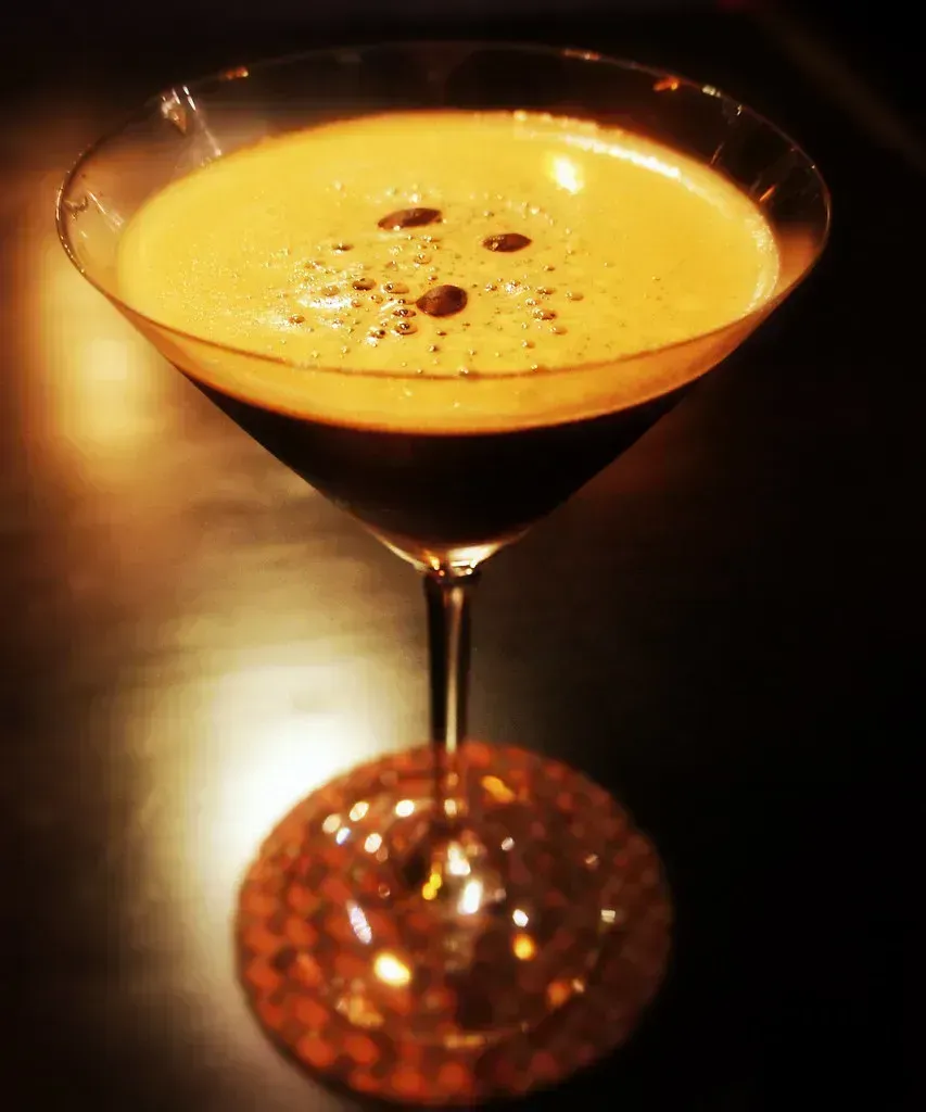 6. The Espresso Martini: A Crowd Favorite That Bartenders Quietly Resent (David Leo Veksler, Flickr, CC BY-SA 2.0)