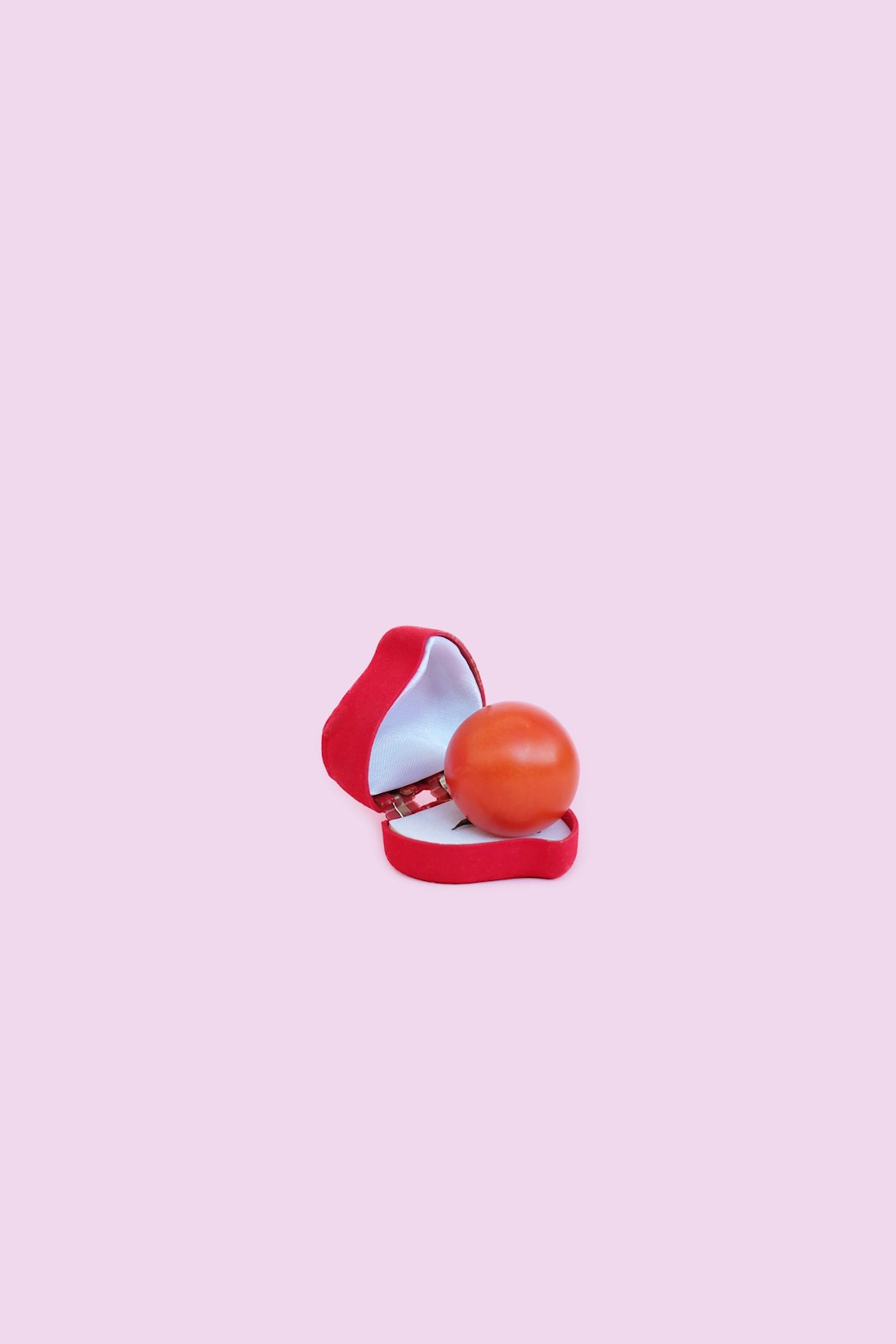 Ring Pops: A Sweet Fashion Statement Returns (image credits: unsplash)