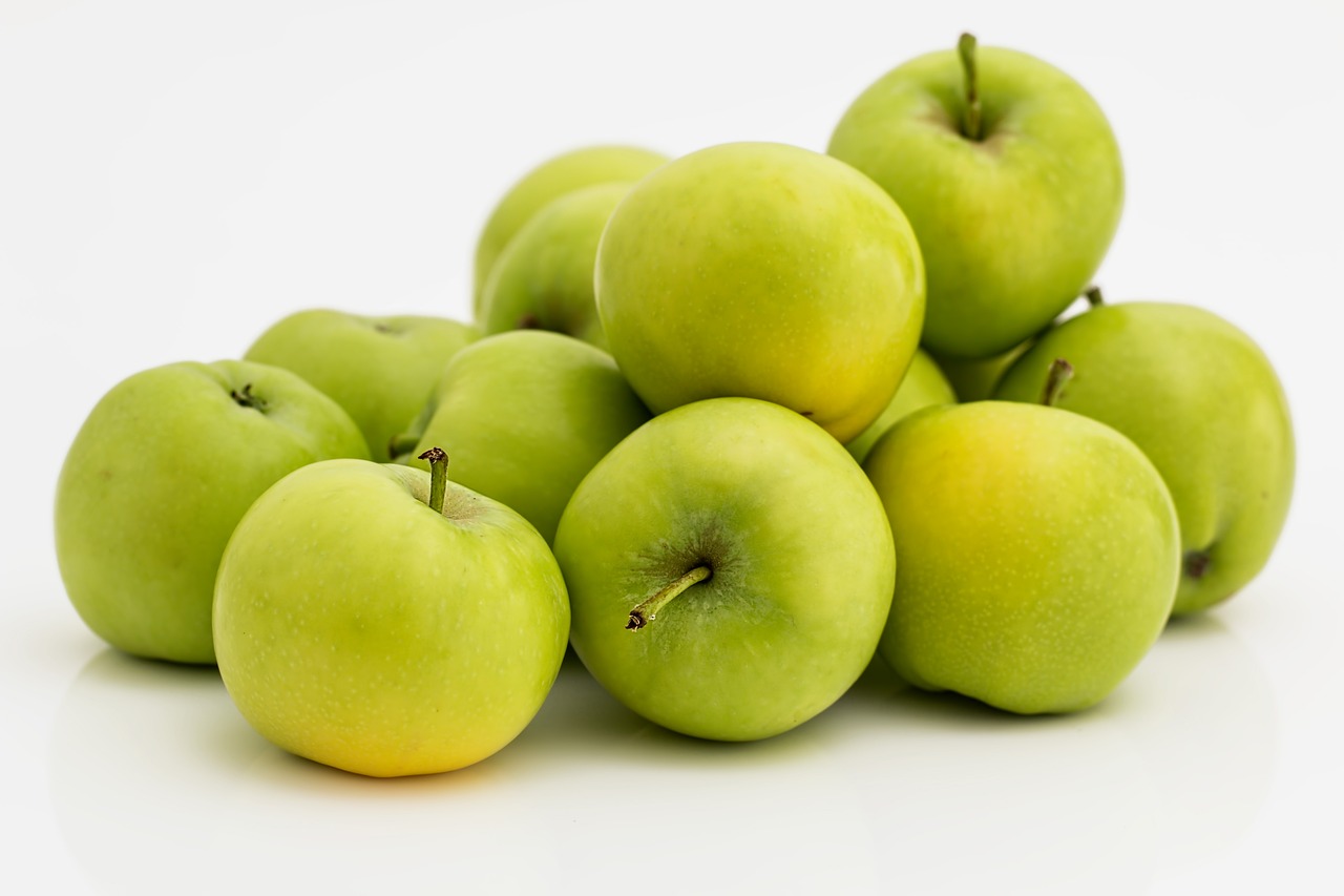 Apples: The Crunchy Powerhouse (image credits: pixabay)
