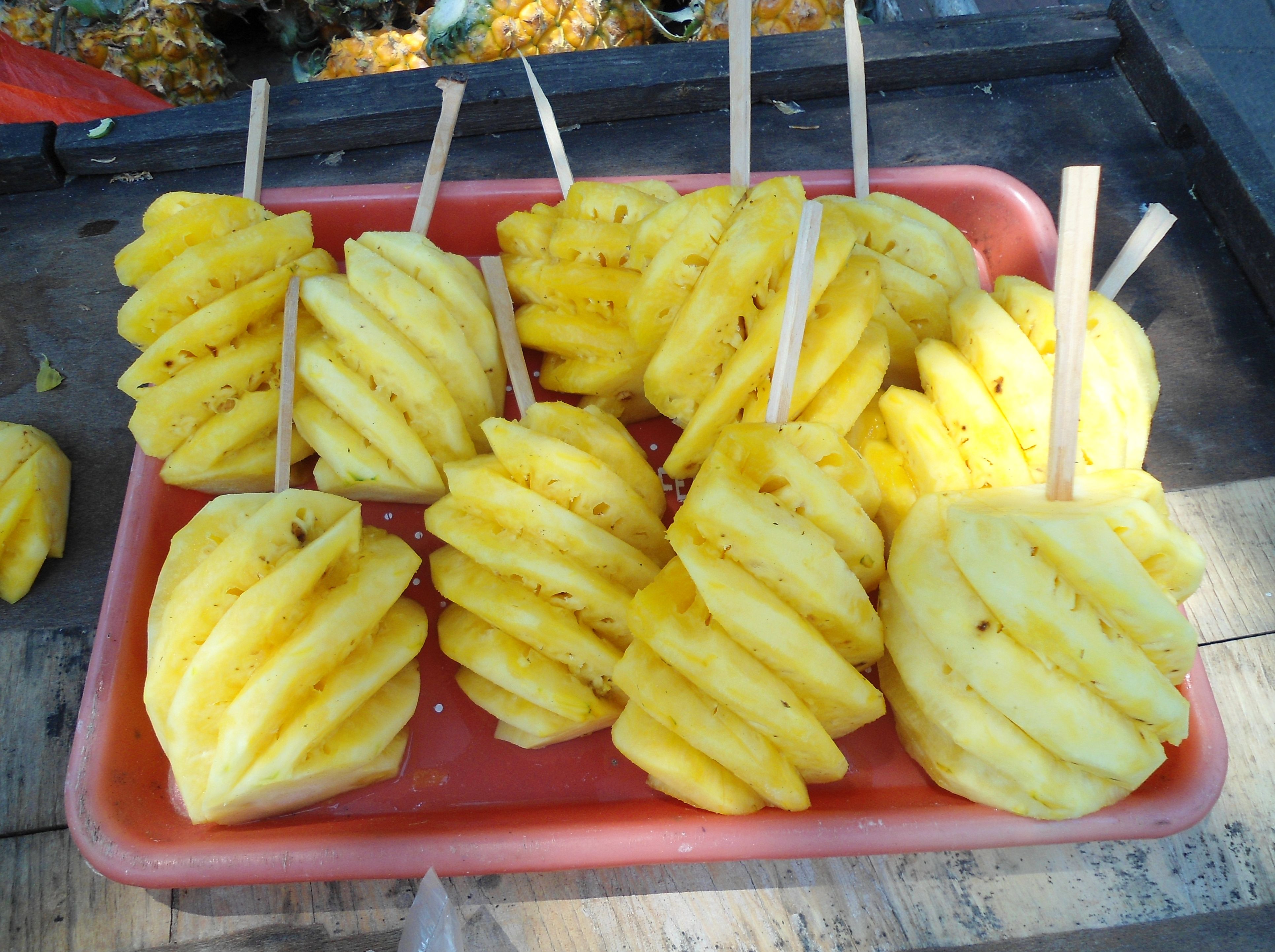 Hawaiian-Style Pineapple Dishes Return with a Vengeance (image credits: wikimedia)