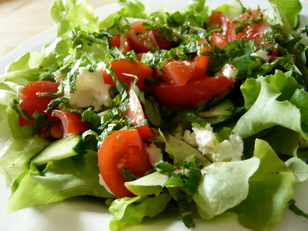 7. Salads: Paying for Lettuce and Air (Image Credits: Flickr)