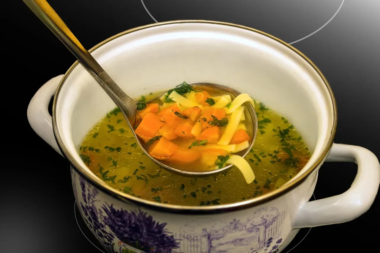 7. Giant Eagle - Chicken Broth (Image Credits: Pixabay)