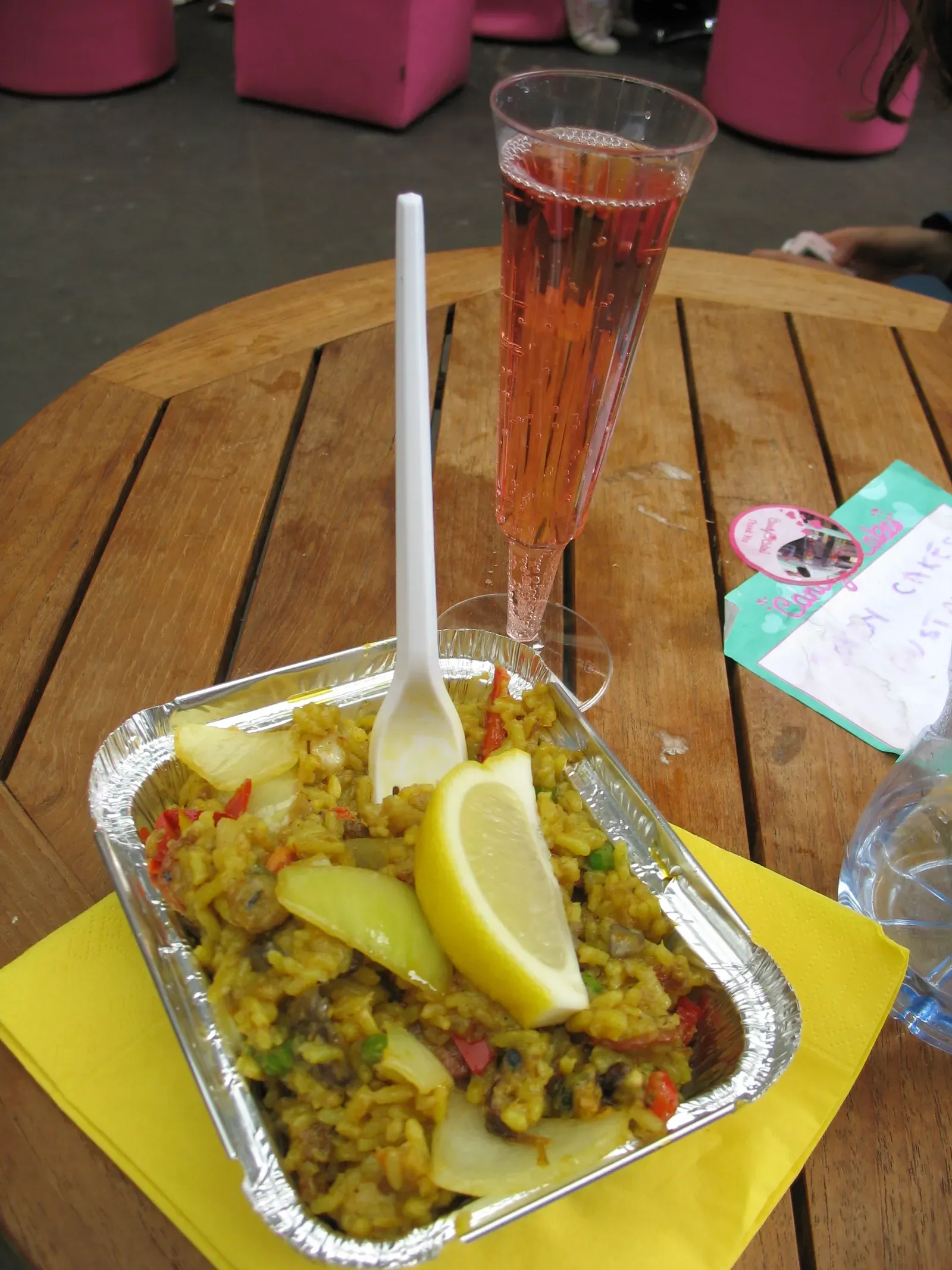 Sparkling Wine: The Ultimate Pairing Superhero (Image Credits: Wikimedia)